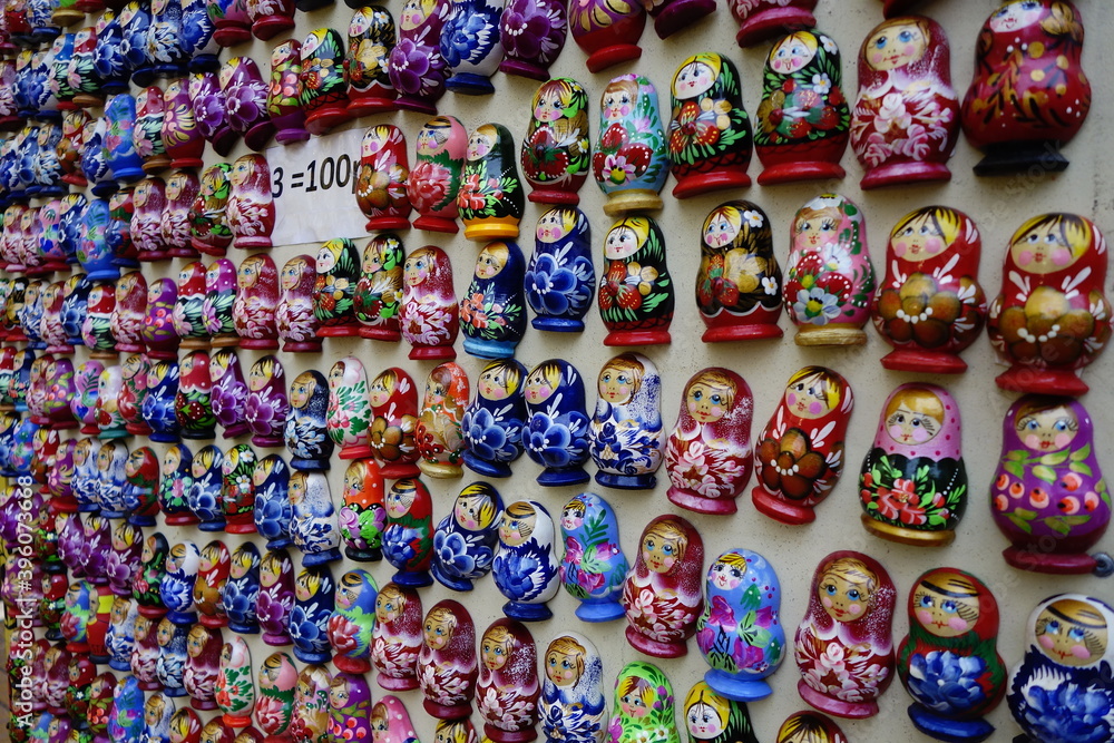 Matryoshka doll fridge magnets en mass