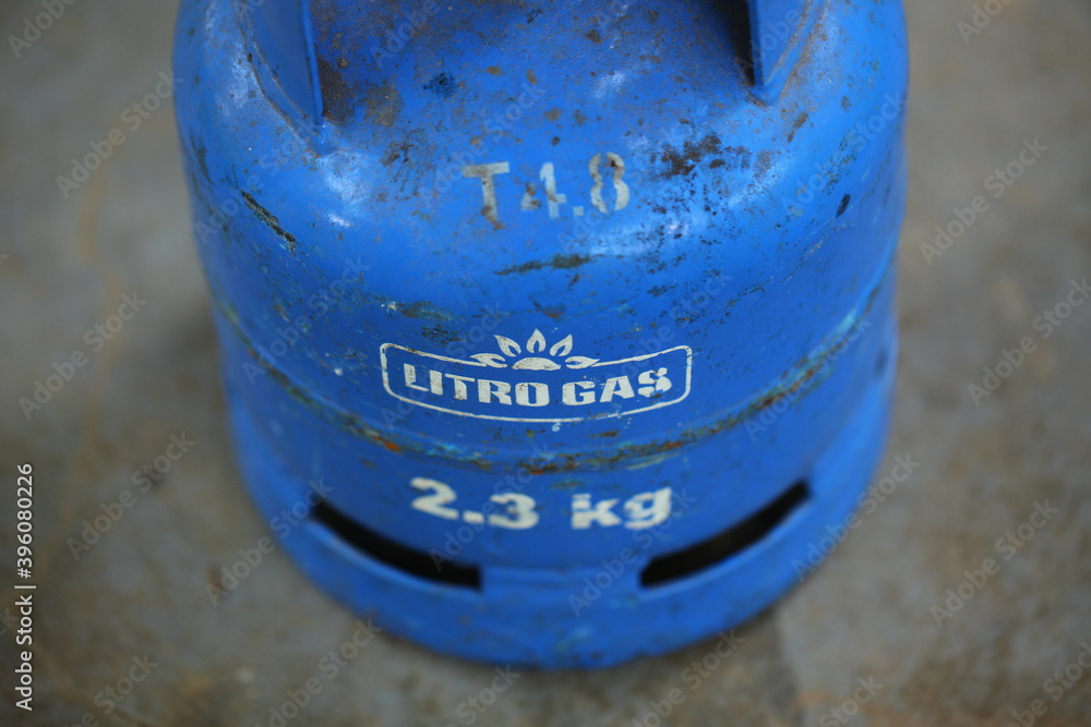 blue colored refillable gas cylinder for cooking. brand litro gas. Sri