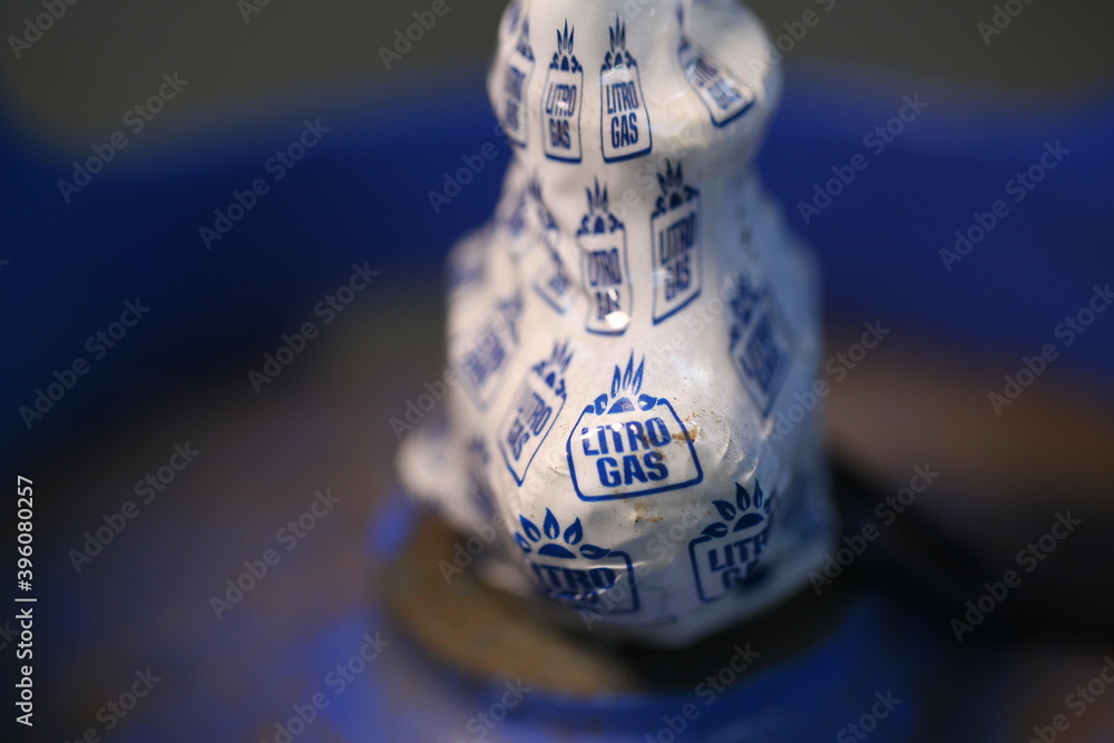 blue colored refillable gas cylinder for cooking. brand litro gas. Sri
