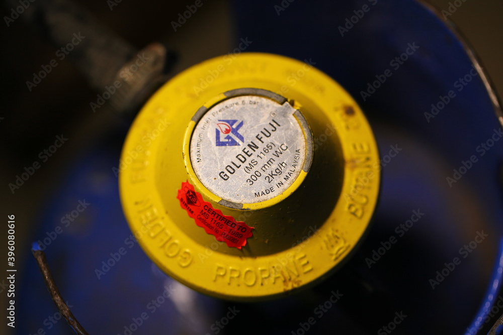 blue colored refillable gas cylinder for cooking. brand litro gas. Sri