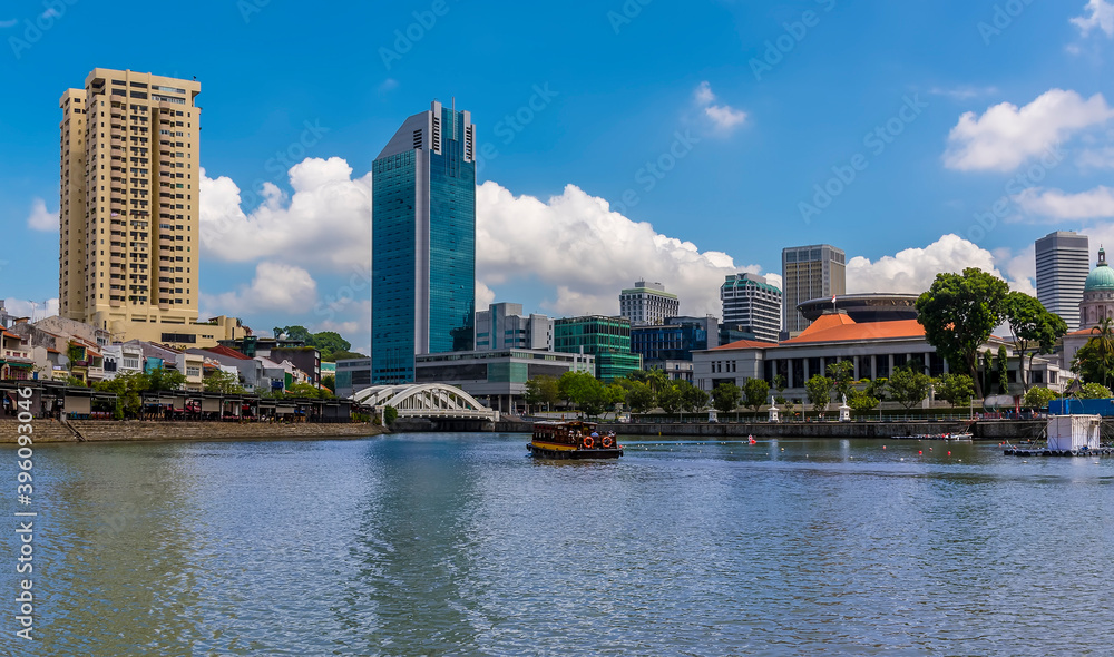 Fototapeta premium A view of river traffic on the Singapore River near the Elgin Bridge to the Colonial area in Singapore, Asia