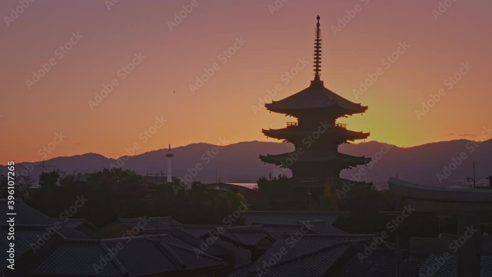 夕暮れの美しい法観寺、八坂の塔 4K UHD 夕暮れの美しい法観寺、八坂の塔 4K UHD