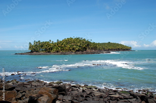 Amérique du sud, Guyane, Kourou, l'île de Diable est un endroit magnifique avec ses cocotiers, mais elle a été le lieu de détention du capitaine Dreyfus.