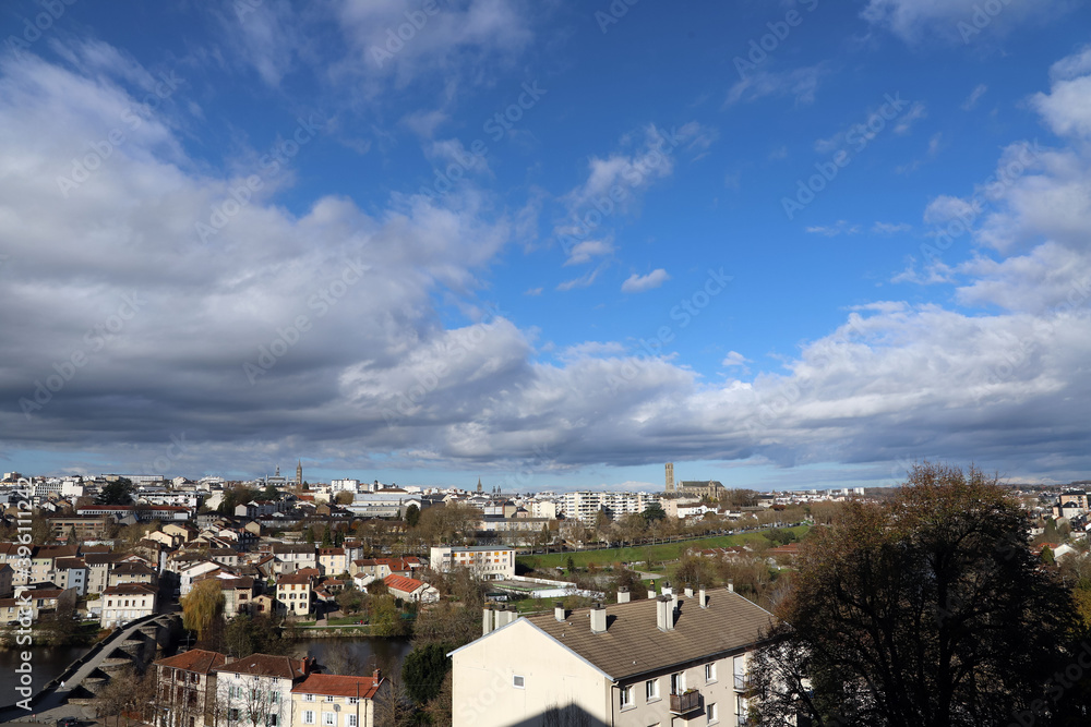 Panorama aux dessous des nuages à Limoges