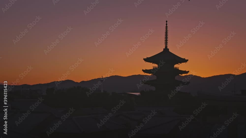 夕暮れの美しい法観寺、八坂の塔 4K UHD 夕暮れの美しい法観寺、八坂の塔 4K UHD