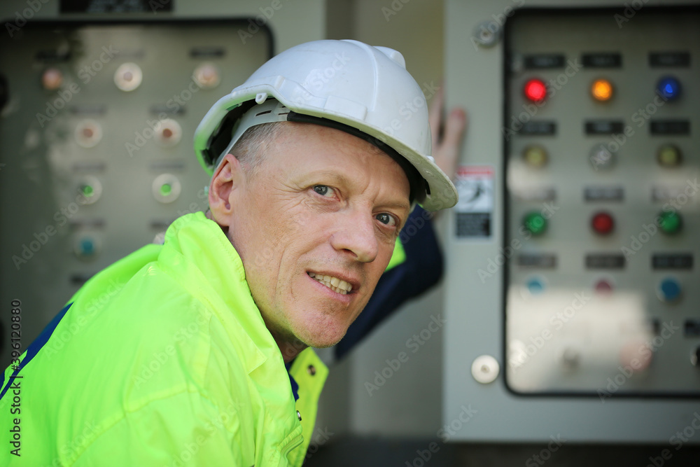 Engineer working on checking and maintenance equipment at solar panels power farm, photovoltaic cell park, green energy concept. Engineer working on checking and maintenance equipment at solar panels power farm, photovoltaic cell park, green energy concept.