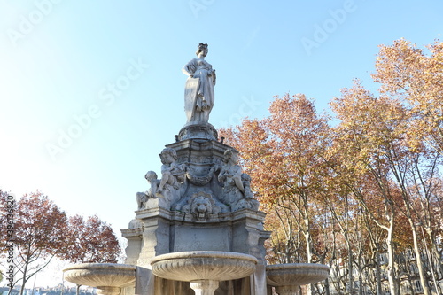 Statue et fontaine sitée place du Maréchal Lyautey à Lyon, datant du 19 ème siècle et représentant la ville de Lyon incarnée dans une femme, ville de Lyon, département du Rhône, France