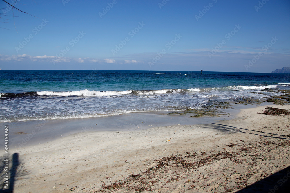 Der Strand von Can Picaford mit kristallklarem Wasser auf der Ballearen Insel Mallorca. Mallorca, Spanien, Europa.
Can Picafort beach with crystal clear water on the Ballearen island of Mallorca. Der Strand von Can Picaford mit kristallklarem Wasser auf der Ballearen Insel Mallorca. Mallorca, Spanien, Europa.
Can Picafort beach with crystal clear water on the Ballearen island of Mallorca.