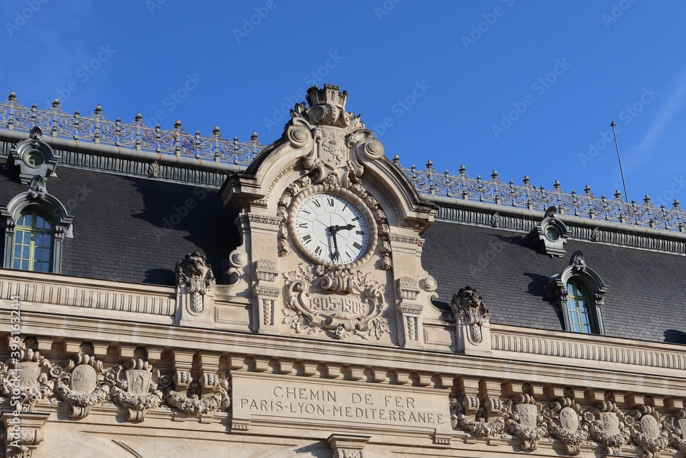 Ancienne gare ferrovière des Brotteaux à Lyon, construite en 1908, actuellement hôtel des ventes, vue de l'extérieur, ville de Lyon, département du Rhône, France