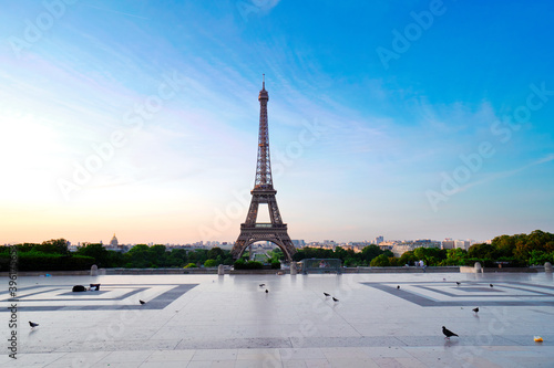 eiffel tour i Trocadero w Paryżu