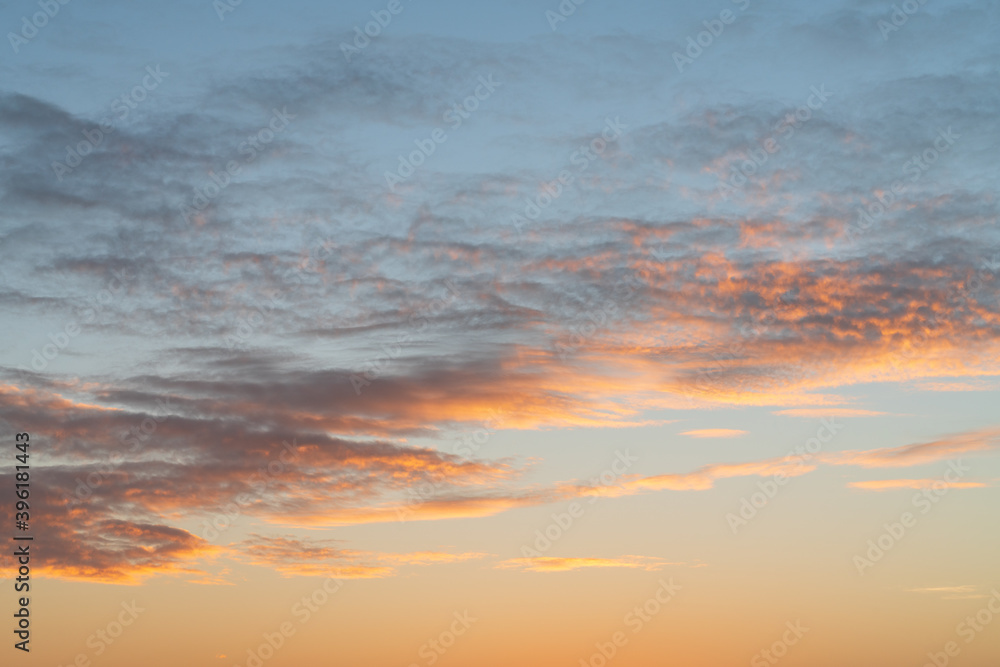 Obraz premium Colorful cloudscape during sunrise