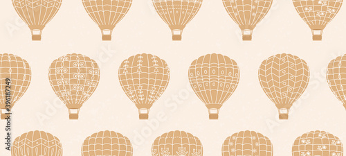 Air balloons retro seamless pattern. Vintage different beige paper hot balloons on white background. Travel experience concept. Hand drawn collection decoration elements in craft paper texture
