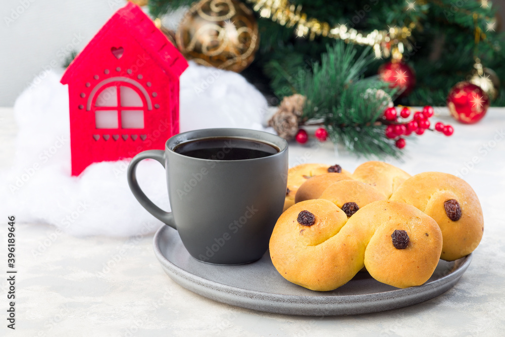 Ταπετσαρία Traditional Swedish and scandinavian Christmas saffron buns Lussekatter with cup