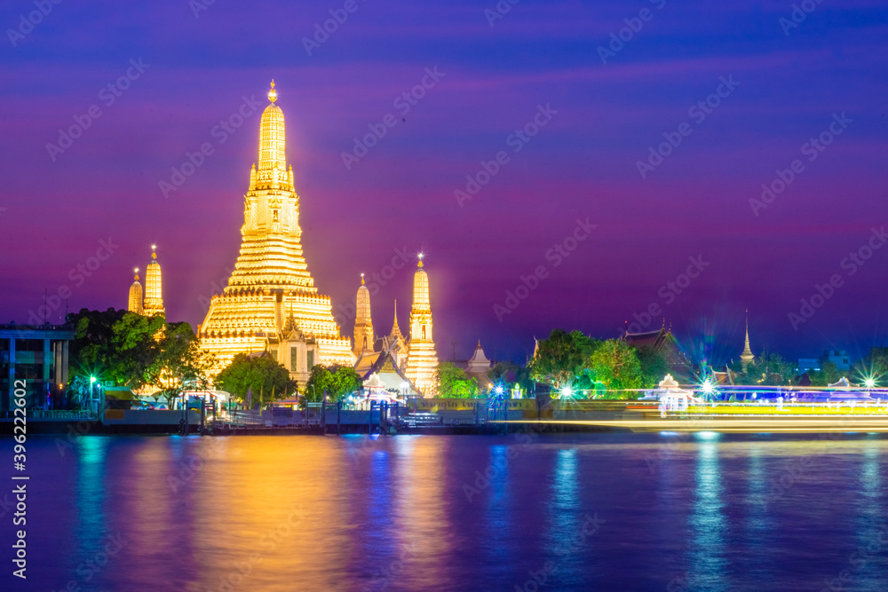 BANGKOK, THAILAND, 8 JANUARY 2020: Wat arun Temple by night