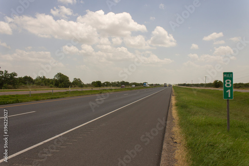 autopista  carretera  de viaje cielo nublado