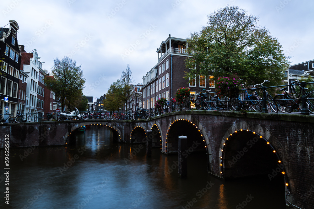 Obraz premium Amsterdam Lighted Bridges