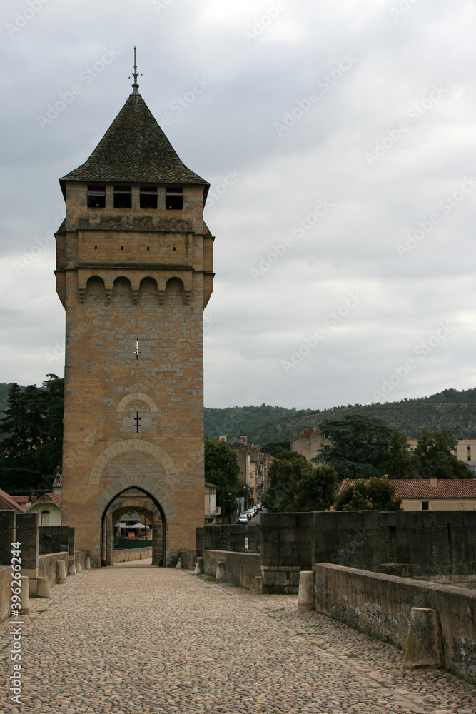 valentré bridge and river lot in cahors (france)