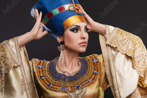 Photos closeup studio portrait of a beautiful woman with brown eyes and evening make-up