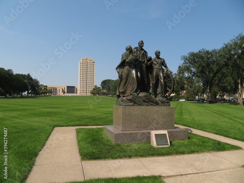 Slika na platnu North Dakota Capital Building in Bismarck, ND