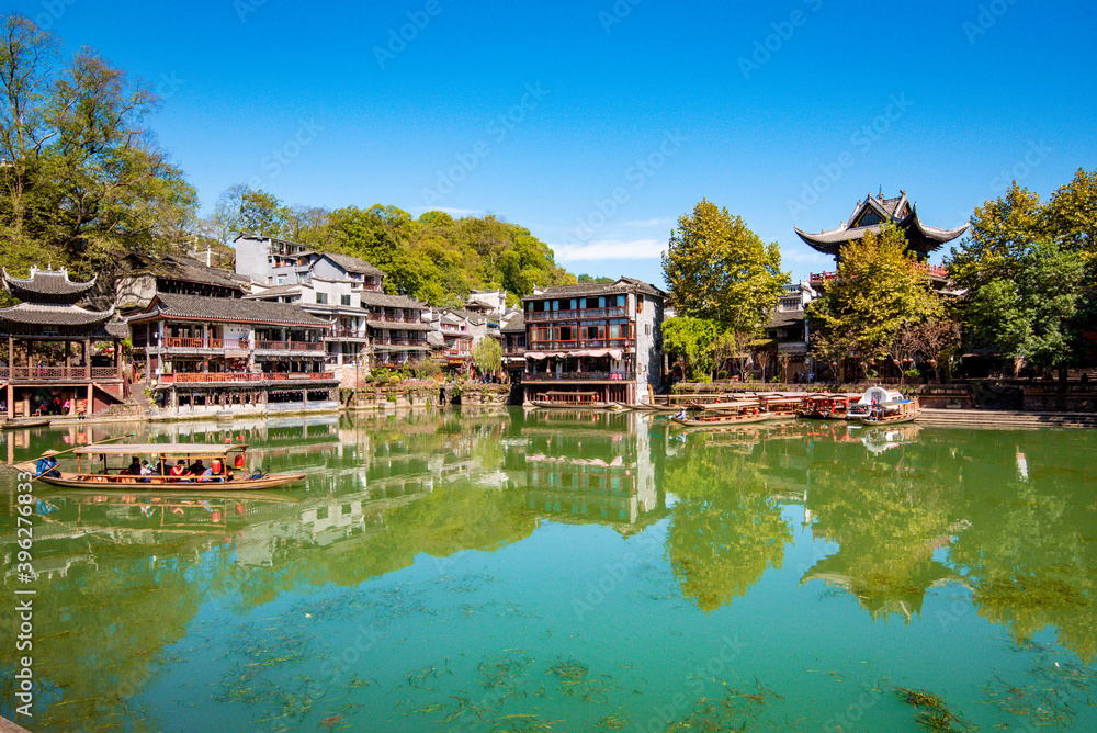 Obraz premium Scenery of old houses in Fenghuang City, Hunan Province, China. The ancient city of Fenghuang is regarded by UNESCO as a World Heritage Site.