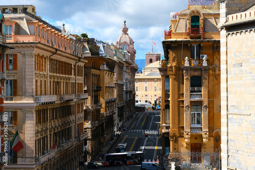 Genova con gli splendidi palazzi di via XX Settembre visti dal ponte Monumentale fino a Piazza De Ferrari © Arnaldo