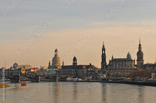 Germany: Dresdens Skyline riverside