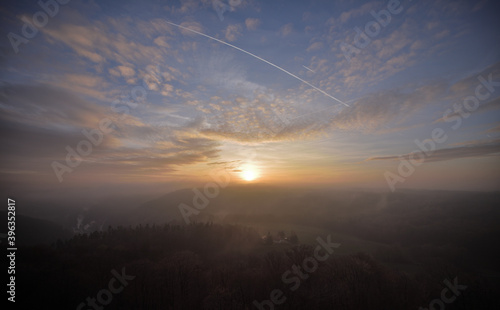 Sonnenuntergang   ber der s  chsischen Schweiz von der Festung K  nigsstein aus gesehen