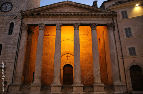 Bild auf Leinwand The facade of the temple of Minerva in Assisi