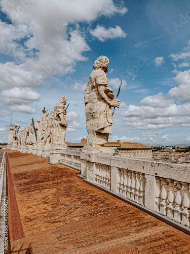 Statuen am Petersdom, Italien