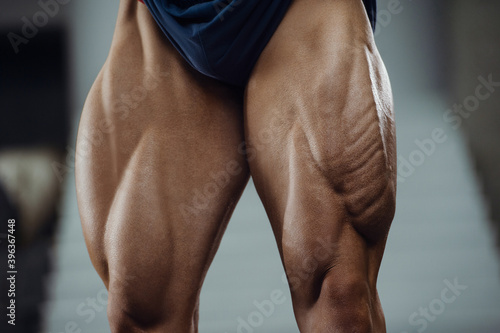 Valokuva Caucasian man pumping up muscles. fitness training