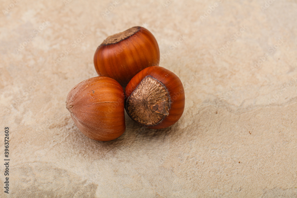Obraz premium Hazelnut heap isolated over background