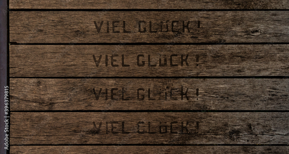 Naklejka premium Viel Glück! Holzbretter mit Inschrift