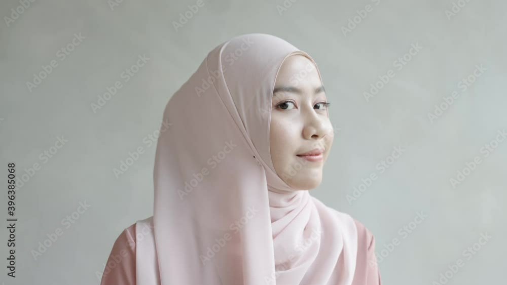 Close-up muslim woman portrait smile, sincere smile
Close-up muslim woman portrait smile, sincere smile