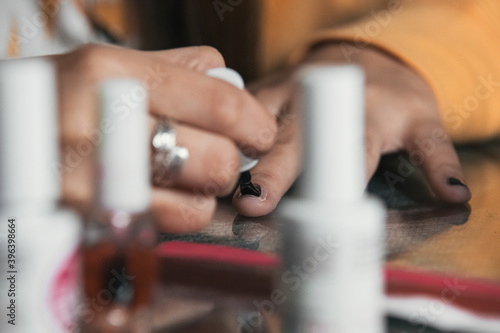 painting nails black