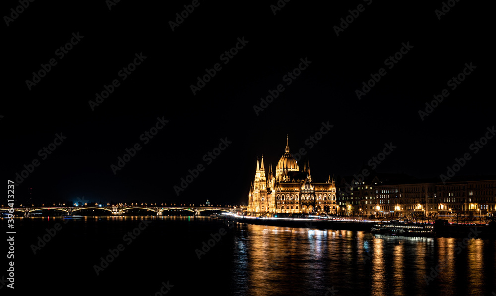 Naklejka premium hungarian parliament building