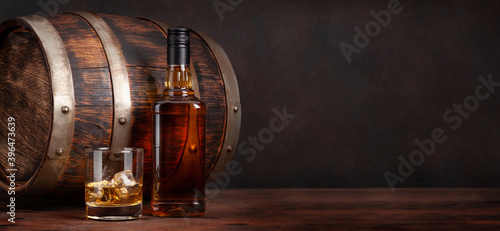 Fényképezés Scotch whiskey bottle, glass and old barrel