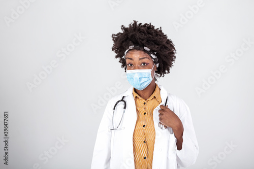 Coronavirus pandemic. Novel coronavirus (2019-nCoV), portrait of the African woman doctor in blue medical face mask with copy space. Concept of covid-19 quarantine © Graphicroyalty