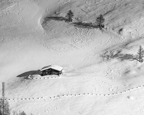 Berghütte in Schnee
