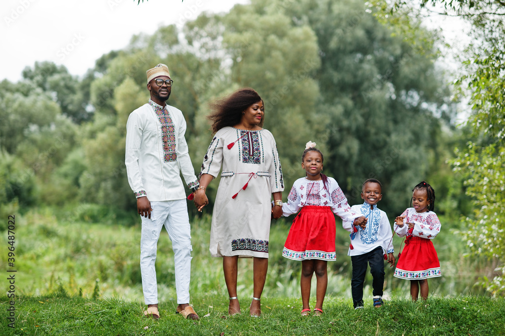 Fototapeta premium African family in traditional clothes at park.