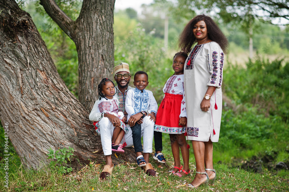 Fototapeta premium African family in traditional clothes at park.