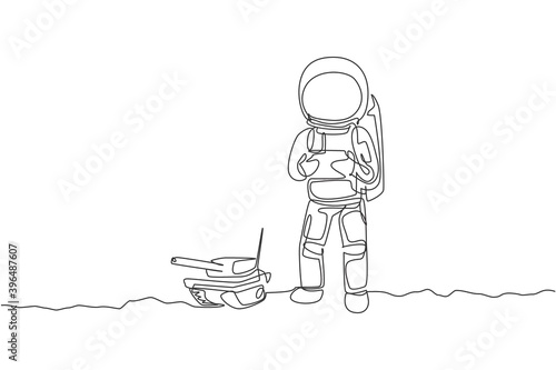 One continuous line drawing of astronaut playing war tank radio control in moon cosmic galaxy. Outer space hobby and lifestyle concept. Dynamic single line draw design graphic vector illustration