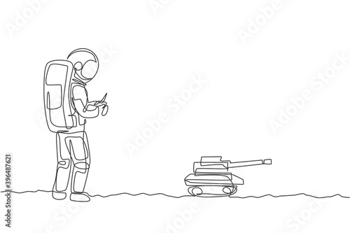 Single continuous line drawing of astronaut playing metal war tank radio control in moon surface. Having fun in leisure time on outer space concept. Trendy one line draw design vector illustration