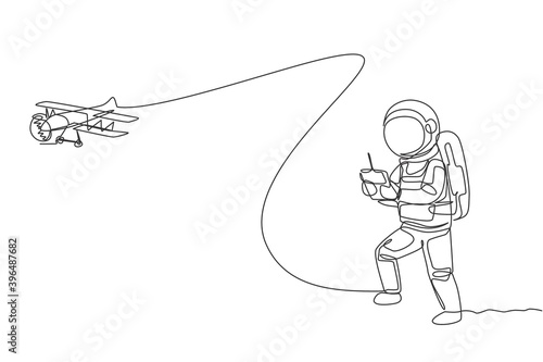 Single continuous line drawing of astronaut playing airplane radio control in moon surface. Having fun in leisure time on outer space concept. Trendy one line draw design vector illustration graphic