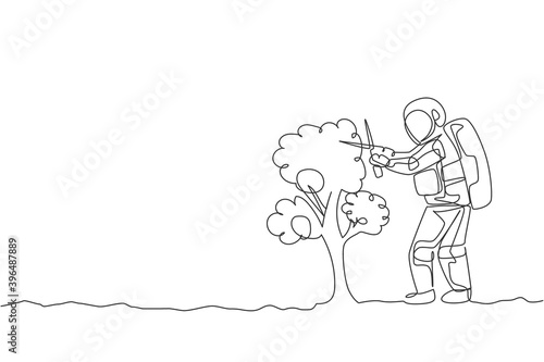 One continuous line drawing of spaceman cutting tree leaf using gardening scissor in moon surface. Deep space gardening astronaut concept. Dynamic single line draw design graphic vector illustration