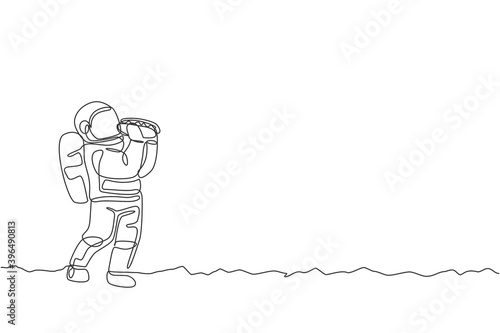 One continuous line drawing of cosmonaut eating spicy hot dog in galactic universe. Fantasy outer space astronaut life concept. Dynamic single line draw design graphic vector illustration