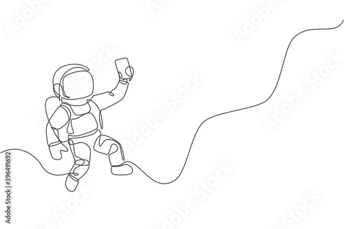 One continuous line drawing of cosmonaut exploring outer space. Astronaut selfie using smartphone device. Fantasy cosmic galaxy discovery concept. Dynamic single line draw design vector illustration
