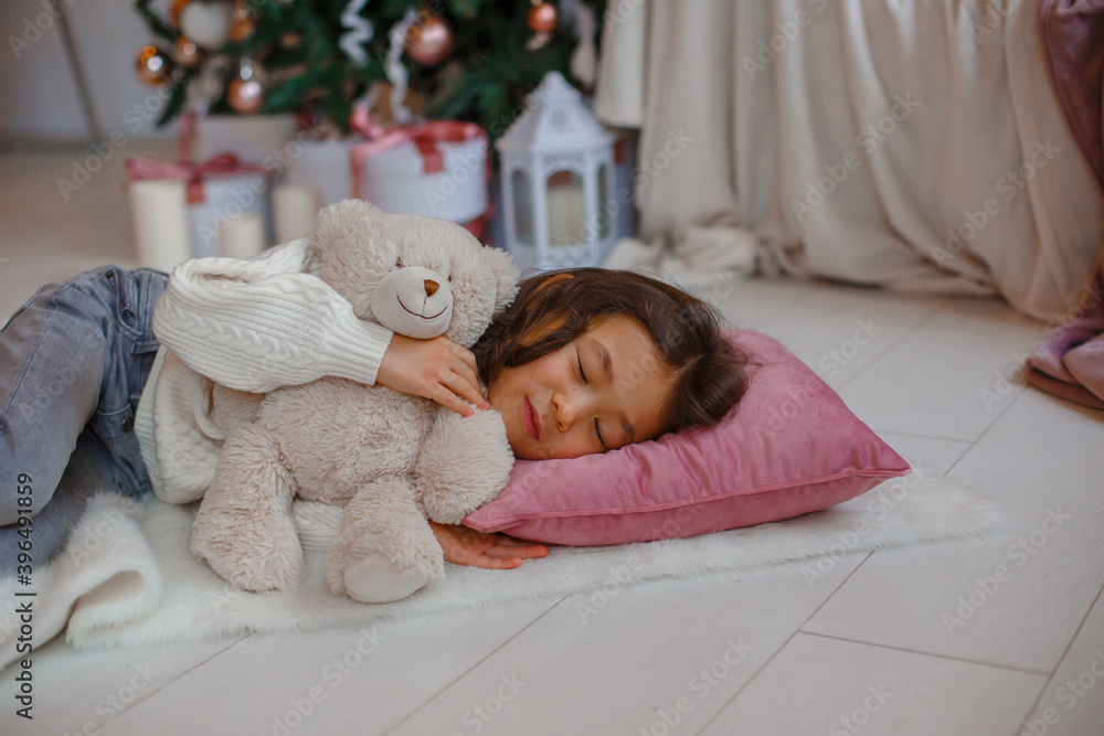 Obraz premium child with teddy bear sleep
