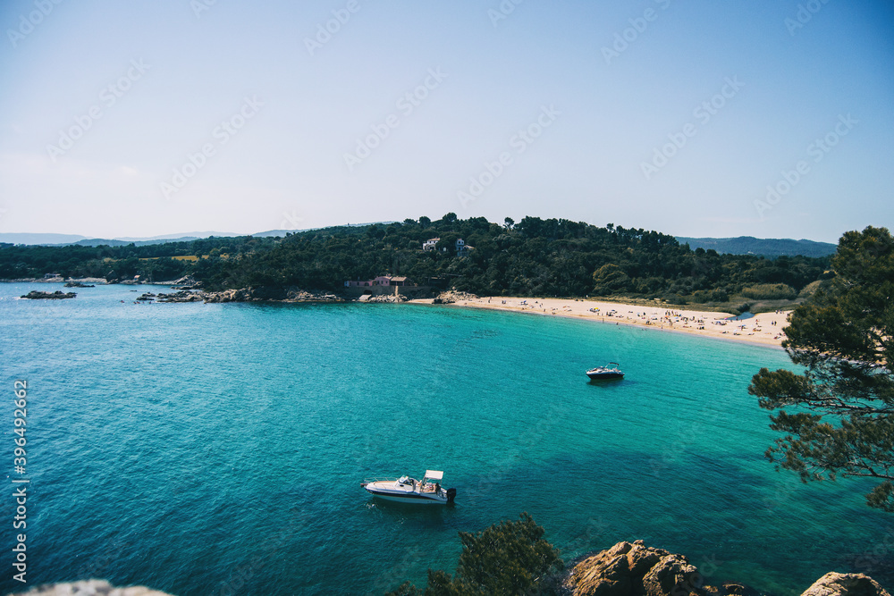 Obraz premium Seascape of a sand beach with some bathers