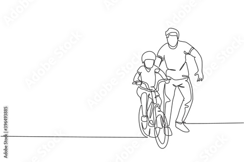 One continuous line drawing of young father help his son learning to ride a bicycle at countryside together. Parenthood lesson concept. Dynamic single line draw graphic design vector illustration