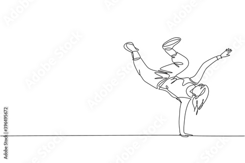 One continuous line drawing of young sporty break dancer woman show hand stand hip hop dance style in the street. Urban lifestyle sport concept. Dynamic single line draw design vector illustration